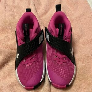 NWOT NikeTeam Hustle D12 (HF6280-600), size 13.5C